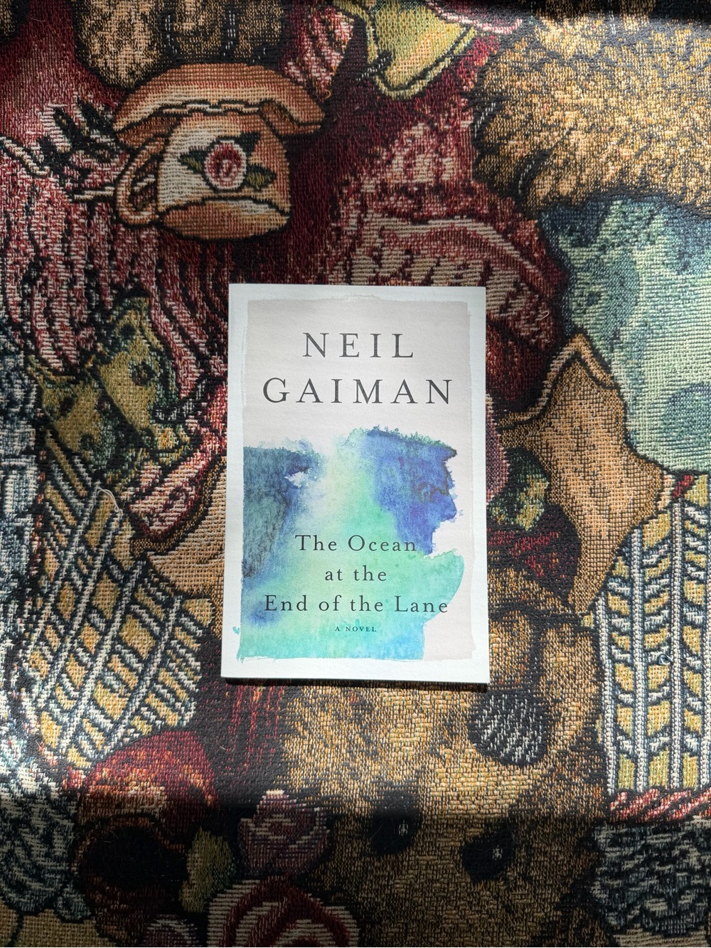 The Ocean at the End of the Lane by Neil Gaiman - Paperback book